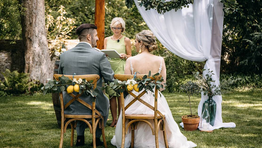 Hochzeit im Garten Tipps für deine Feier im Grünen